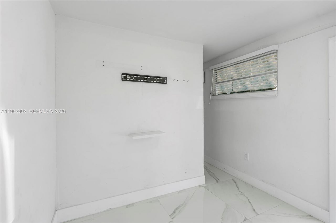 250 NW 34th Ave , Miami, FL 33125 Photo