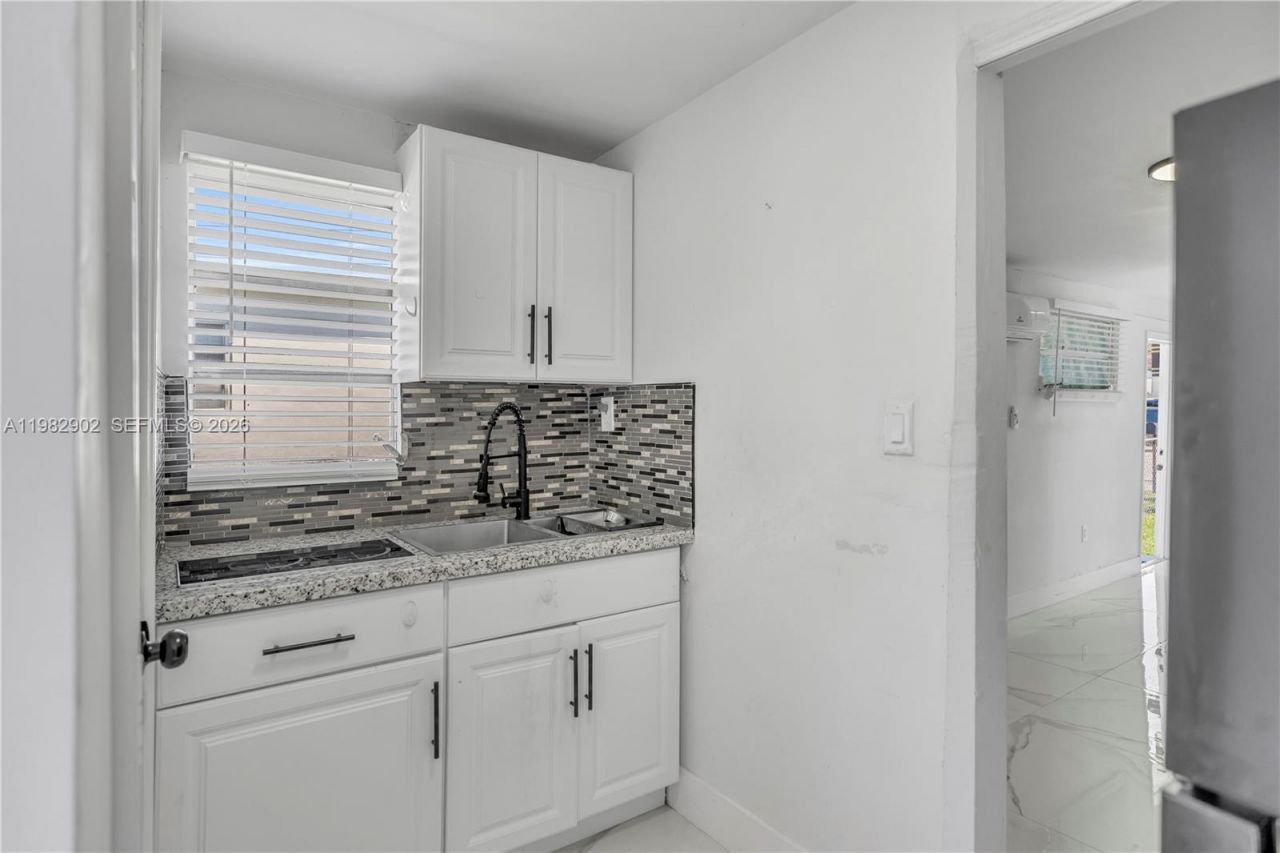 250 NW 34th Ave , Miami, FL 33125 Photo