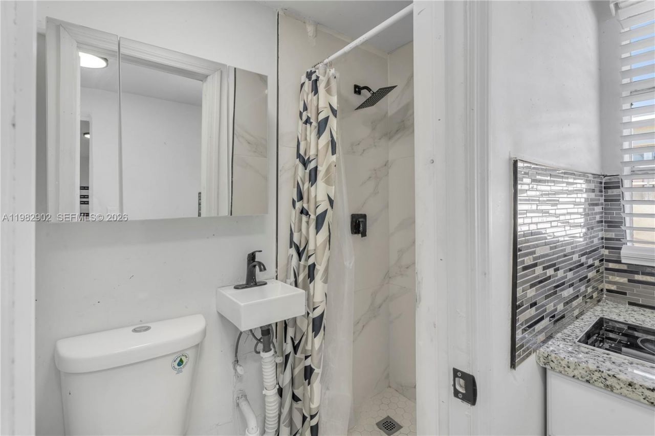 250 NW 34th Ave , Miami, FL 33125 Photo