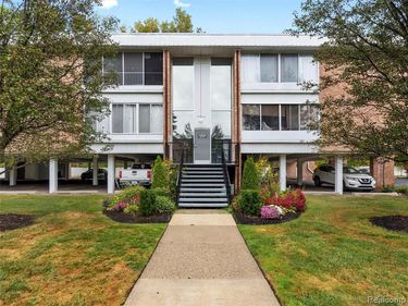 32050 Grand River Avenue, Farmington, MI 48336