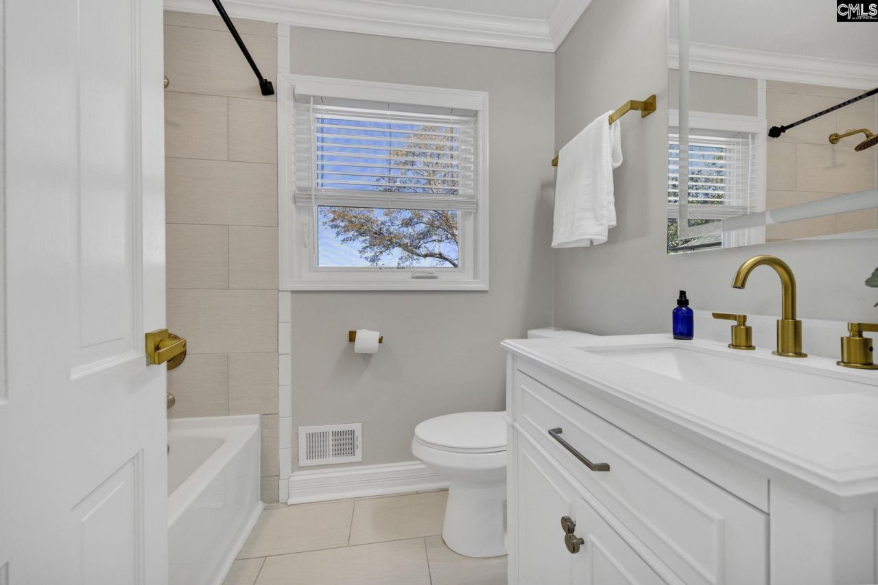 405 Park Lake Circle Photo 15