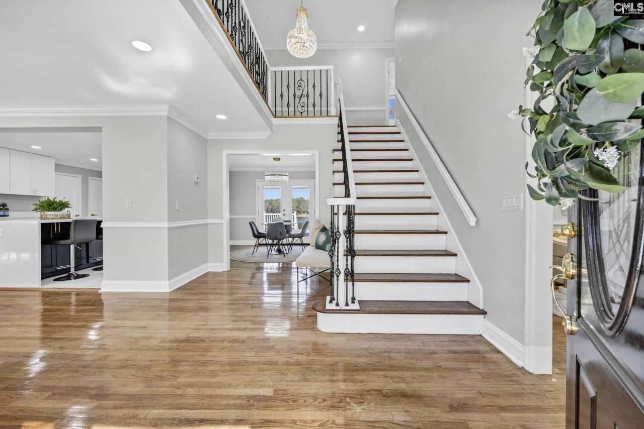 405 Park Lake Circle Photo 4