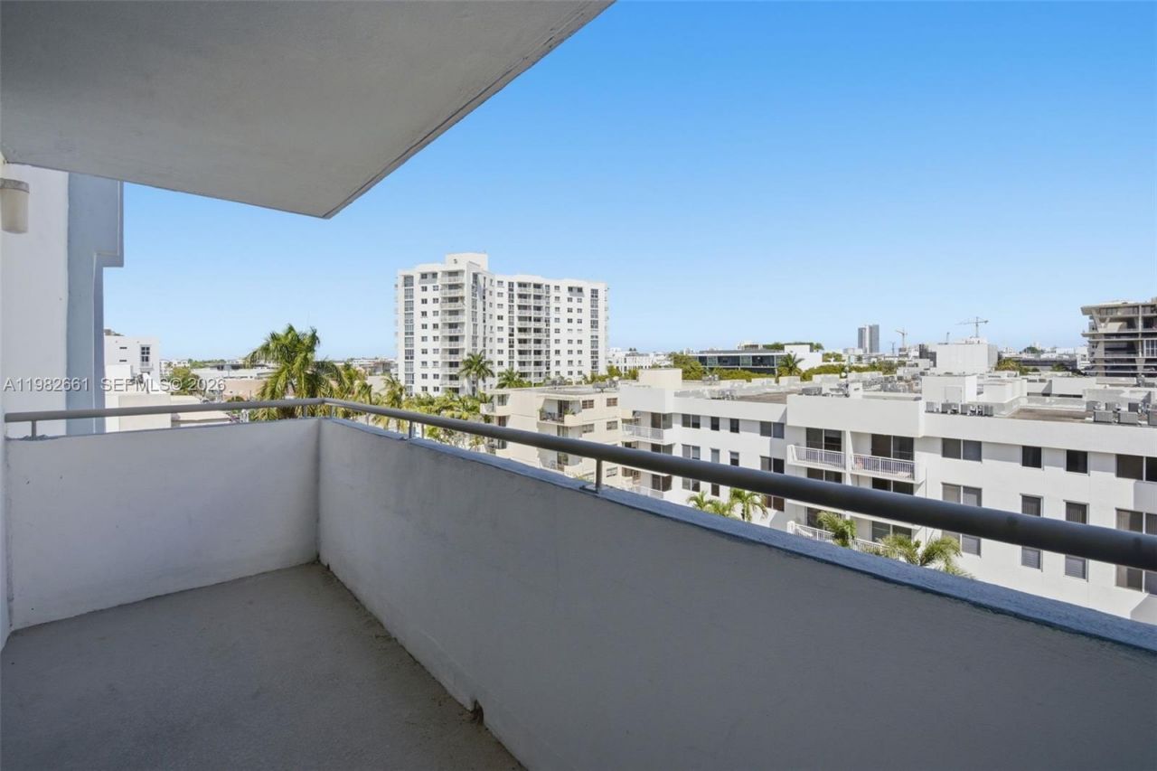 1658 Bay Rd , Unit 703, Miami Beach, FL 33139 Photo