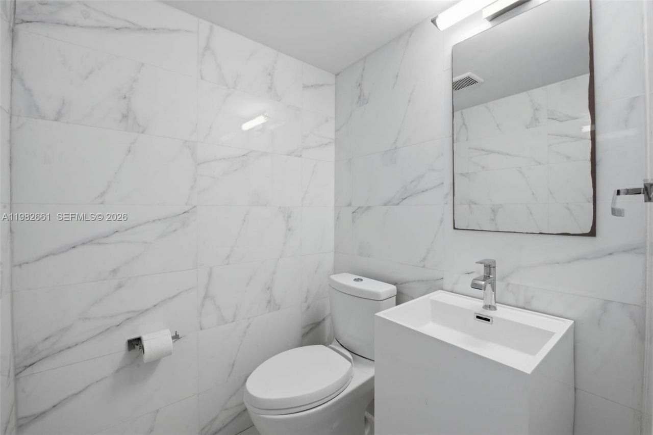 1658 Bay Rd , Unit 703, Miami Beach, FL 33139 Photo