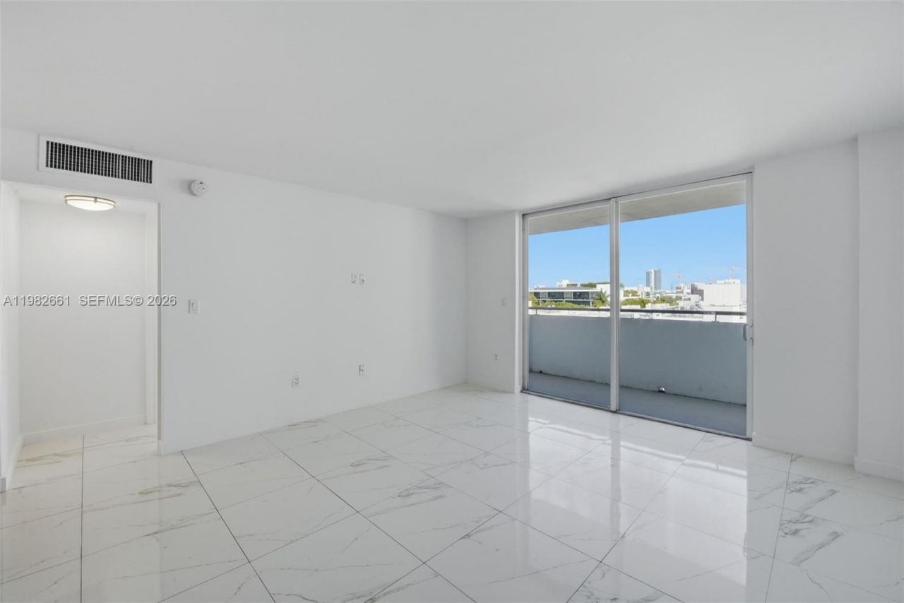 1658 Bay Rd , Unit 703, Miami Beach, FL 33139 Photo