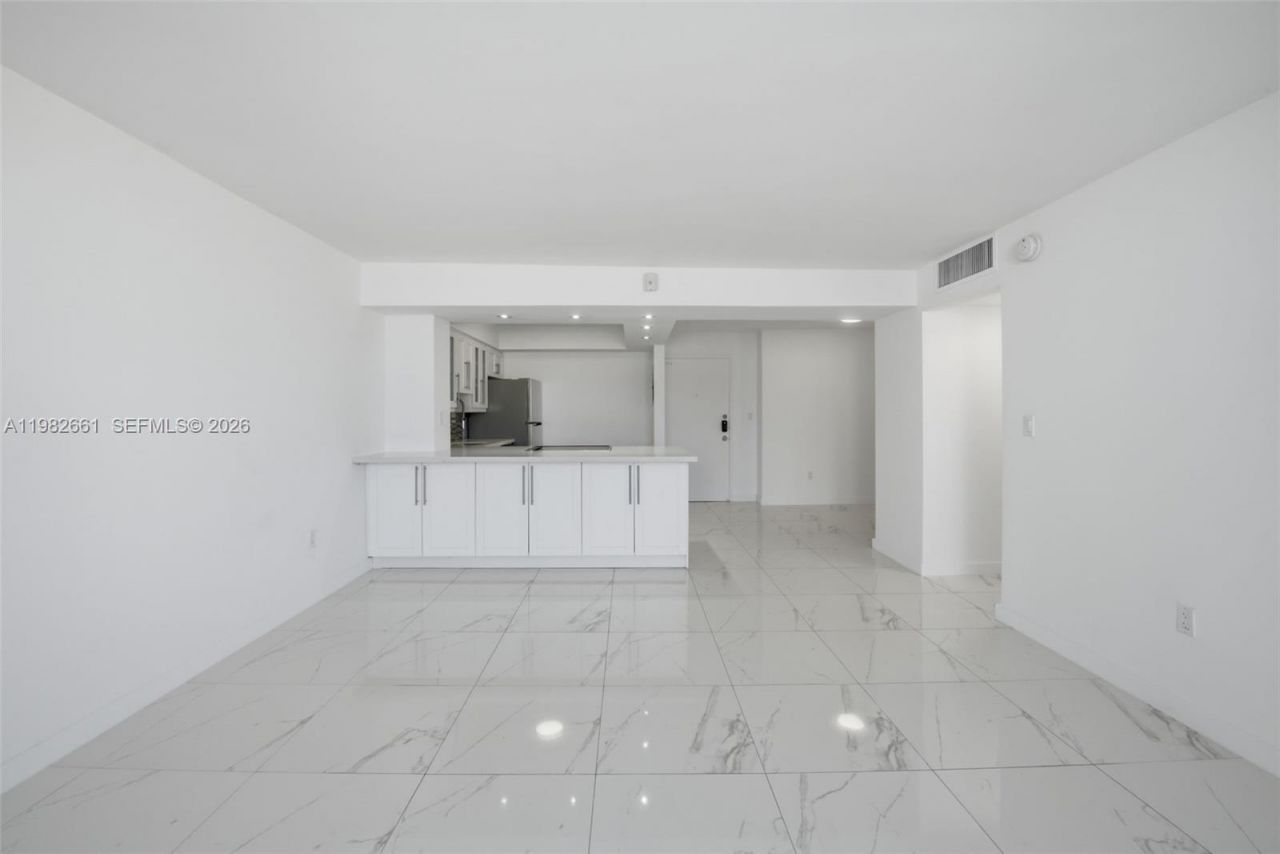 1658 Bay Rd , Unit 703, Miami Beach, FL 33139 Photo