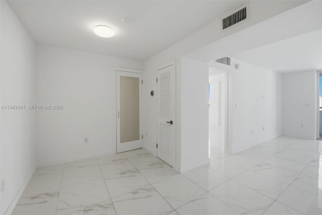 1658 Bay Rd , Unit 703, Miami Beach, FL 33139 Photo