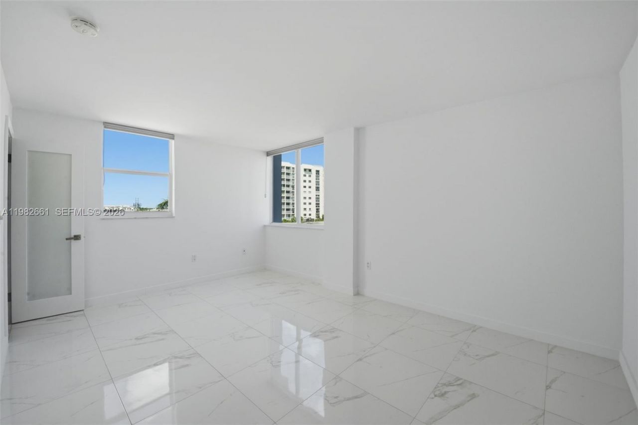 1658 Bay Rd , Unit 703, Miami Beach, FL 33139 Photo