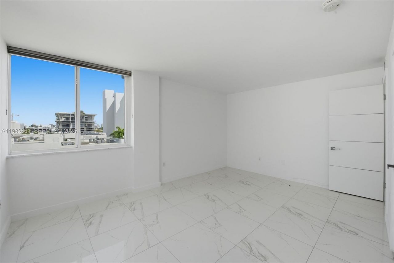1658 Bay Rd , Unit 703, Miami Beach, FL 33139 Photo