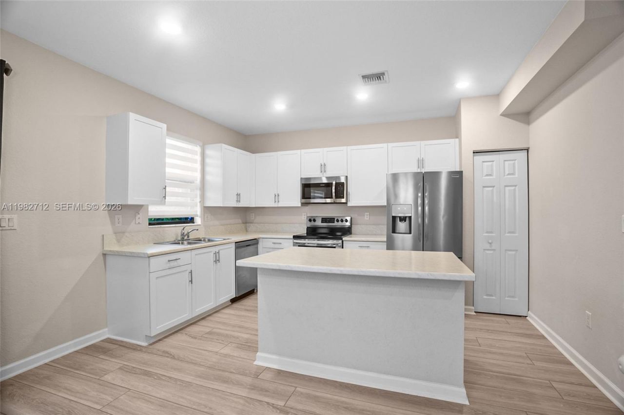 4665 Caspian Way, Davie, FL 33314 Photo