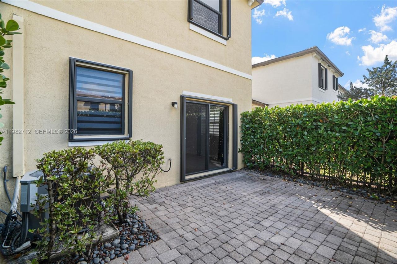 4665 Caspian Way, Davie, FL 33314 Photo