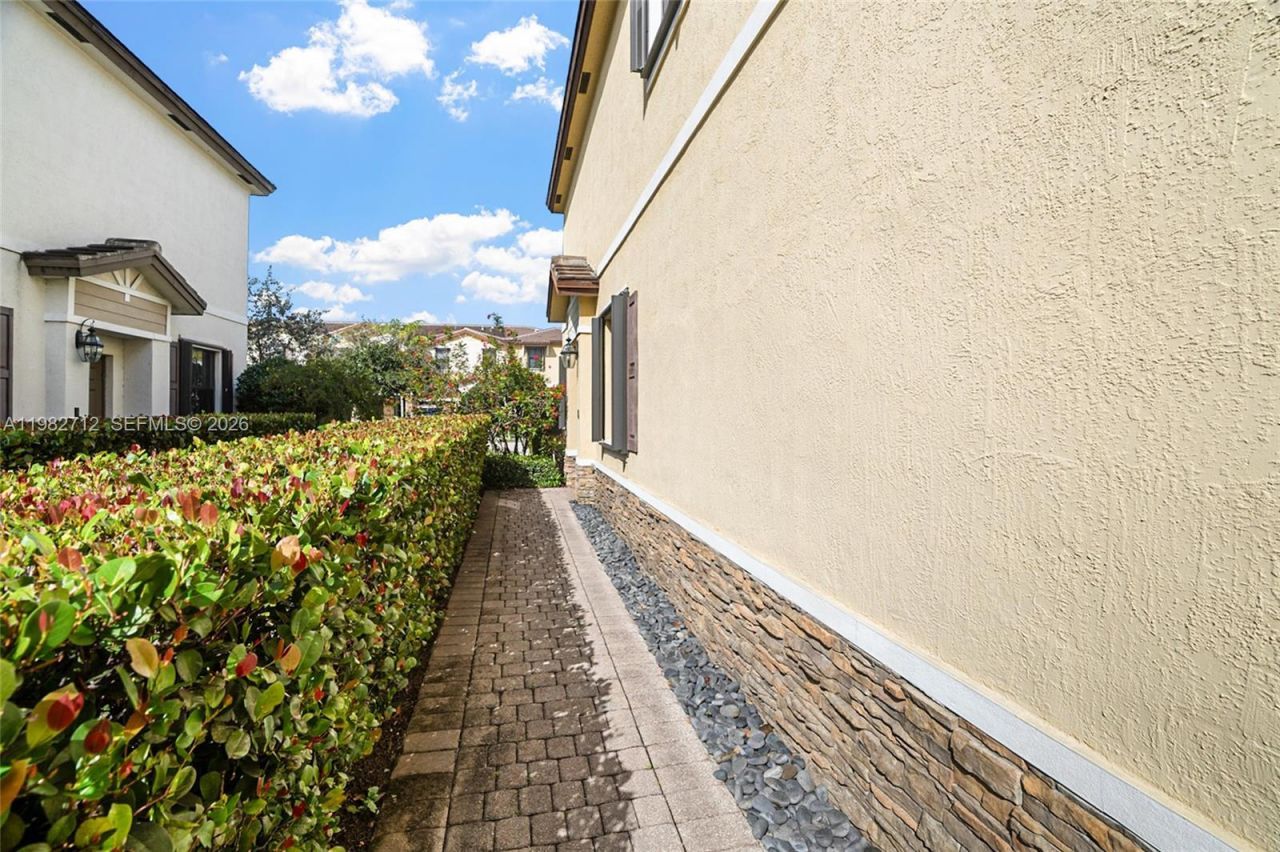 4665 Caspian Way, Davie, FL 33314 Photo