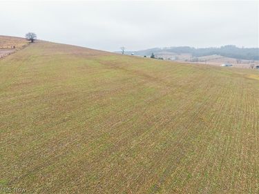 3967 Crooked Run Road NW, New Philadelphia, OH 44663