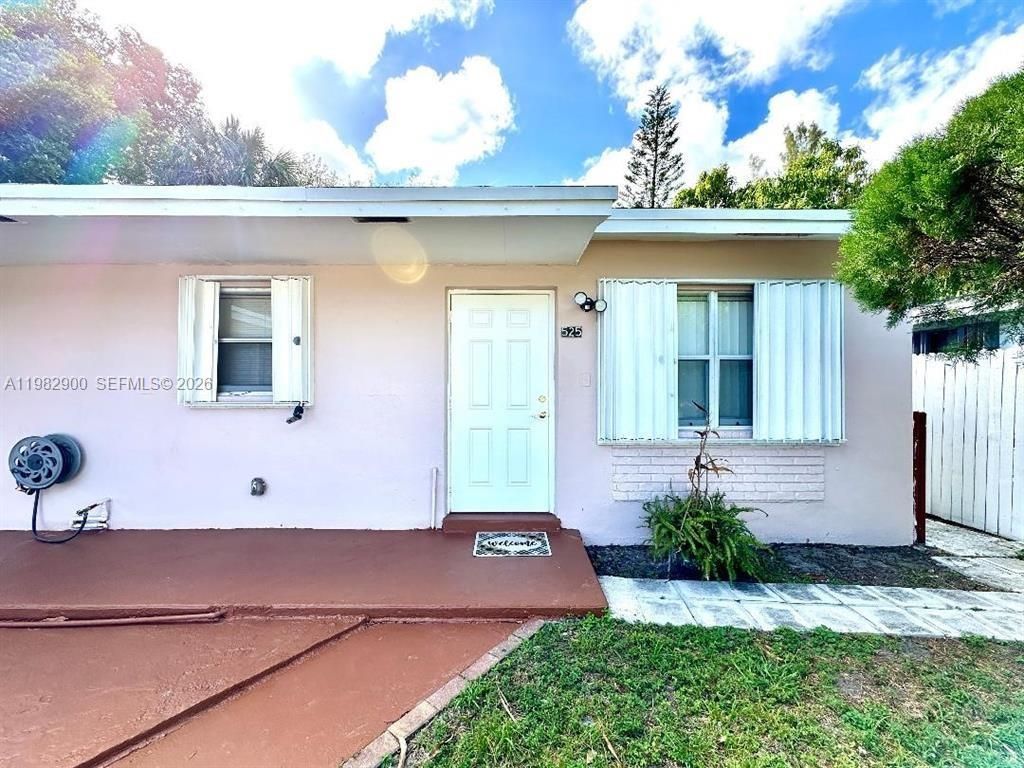 525 NW 15th Ter , Fort Lauderdale, FL 33311 Photo