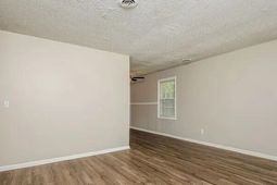 1500 Seacroft Road photo 4