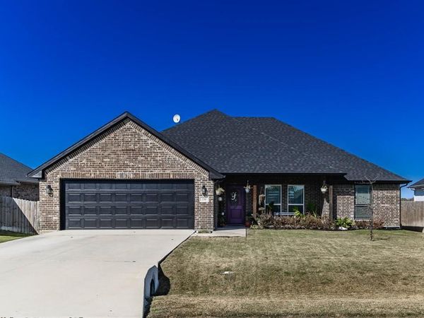 250 Poinsetta Drive, Palmer, TX 75152