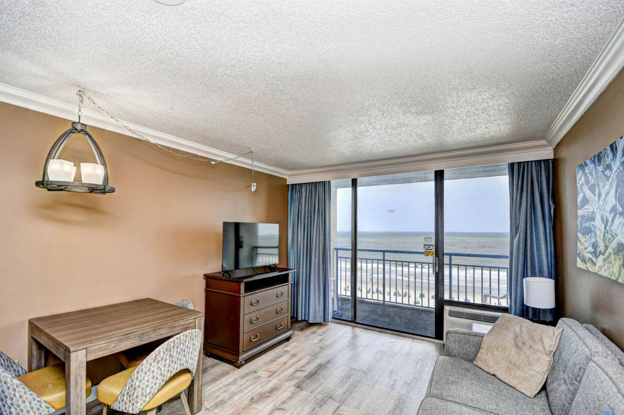 1105 South Ocean Blvd. Photo 4