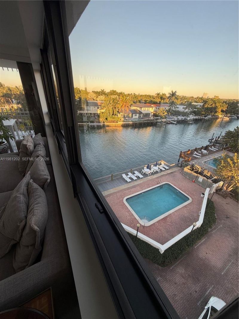 9350 W Bay Harbor Dr , Unit 5C, Bay Harbor Islands, FL 33154 Photo