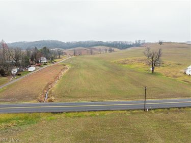 3967 Crooked Run Road NW, New Philadelphia, OH 44663