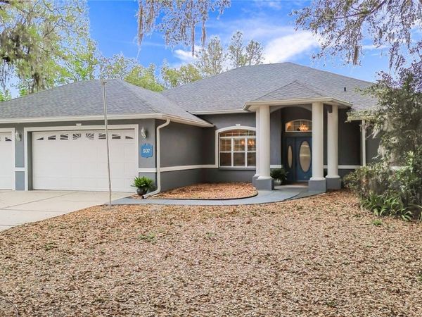 507 DOWLING CIRCLE , LADY LAKE, FL 32159