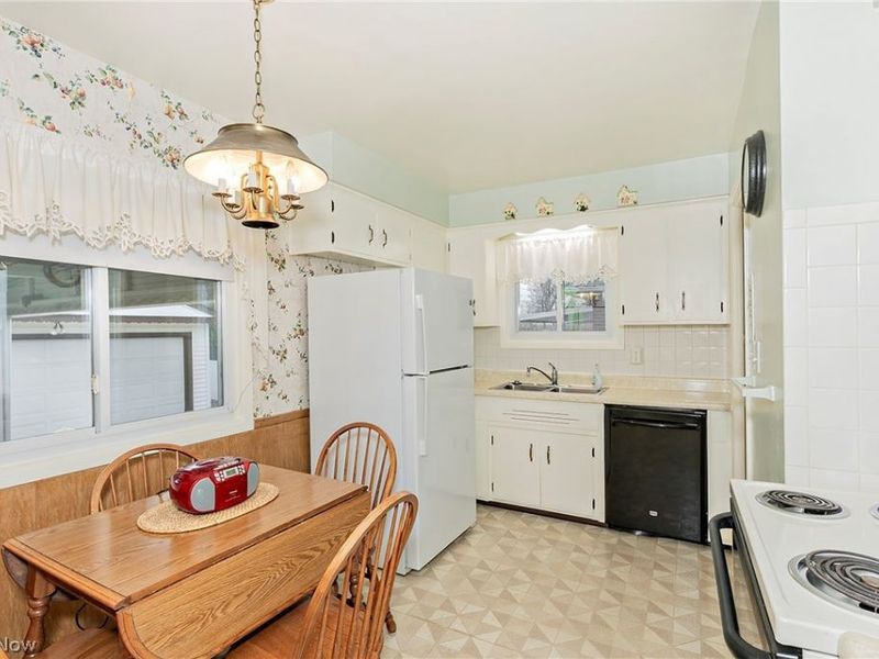 1272 Bonnie Lane, Mayfield Heights, OH 44124 Photo 14