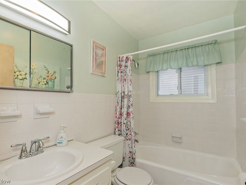 1272 Bonnie Lane, Mayfield Heights, OH 44124 Photo 16