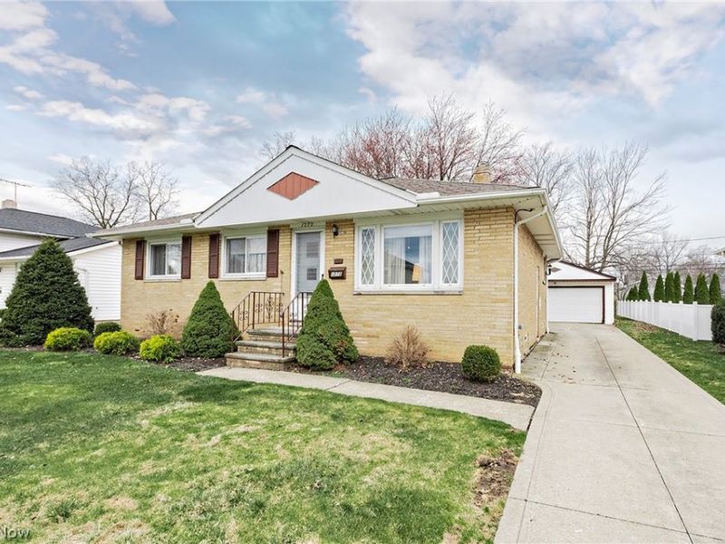 1272 Bonnie Lane, Mayfield Heights, OH 44124 Photo 2