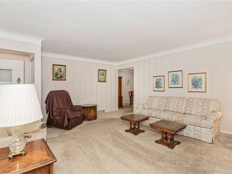 1272 Bonnie Lane, Mayfield Heights, OH 44124 Photo 7