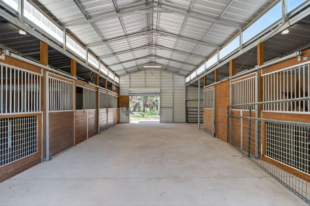 131 N Showhorse Dr, Liberty Hill, TX 78642 Main Photo