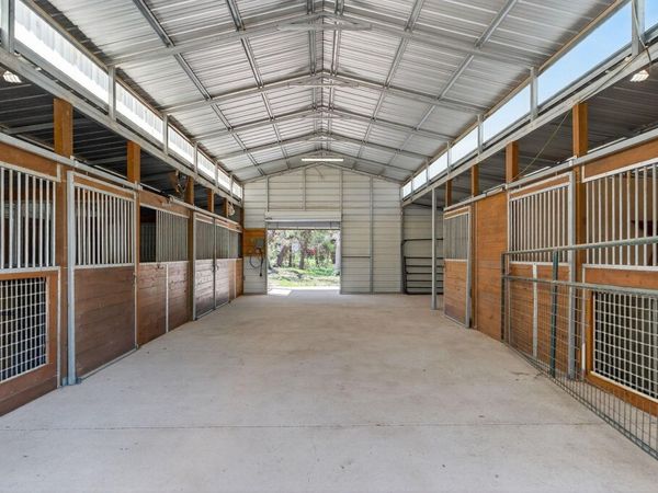 131 N Showhorse DR, Liberty Hill, TX 78642