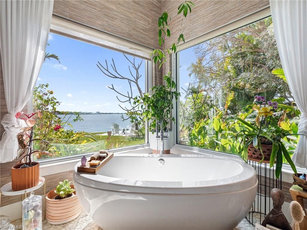 911 Aqua Ln, Fort Myers, FL 33919 Photo