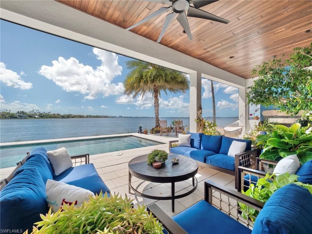 911 Aqua Ln, Fort Myers, FL 33919 Photo