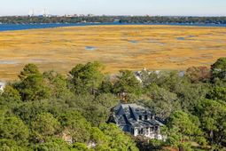 1574 Headquarters Plantation Drive photo 4