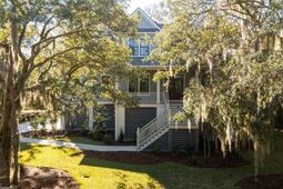 1574 Headquarters Plantation Drive photo 4