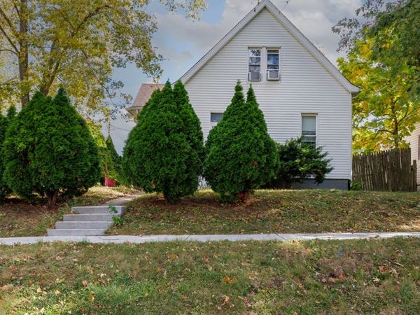 802 S Madison Street, Bloomington, IL 61701