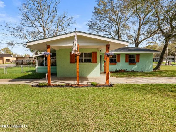 1903 Meadowbrook Street, Pascagoula, MS 39567