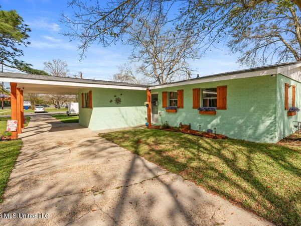 1903 Meadowbrook Street, Pascagoula, MS 39567