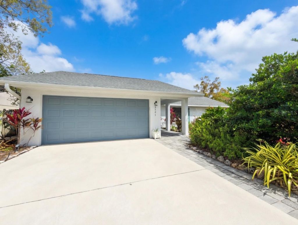 8425 Cypress Lake Circle, Sarasota, FL 34243 Photo