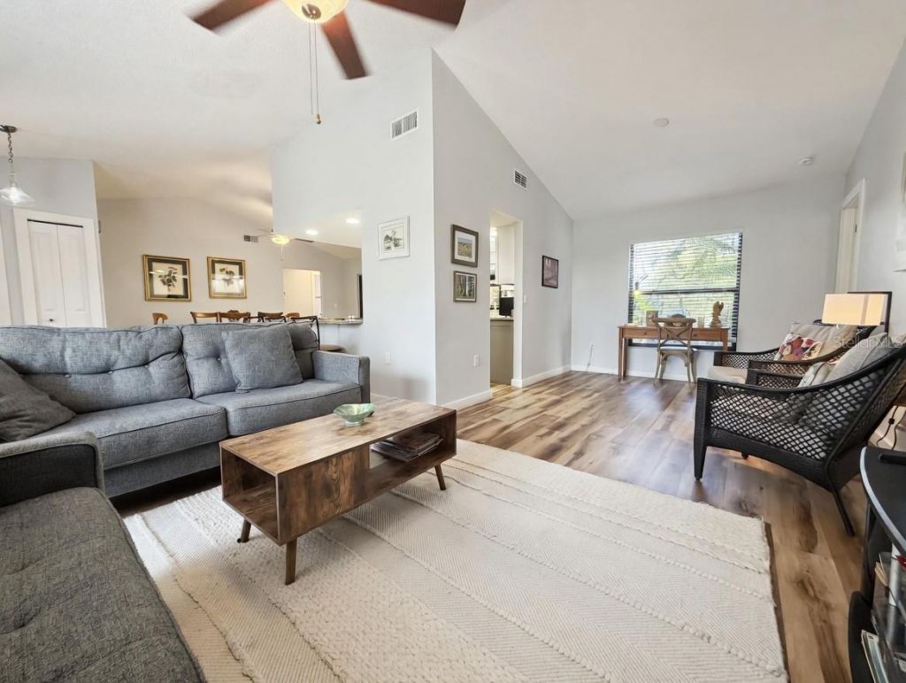 8425 Cypress Lake Circle, Sarasota, FL 34243 Photo