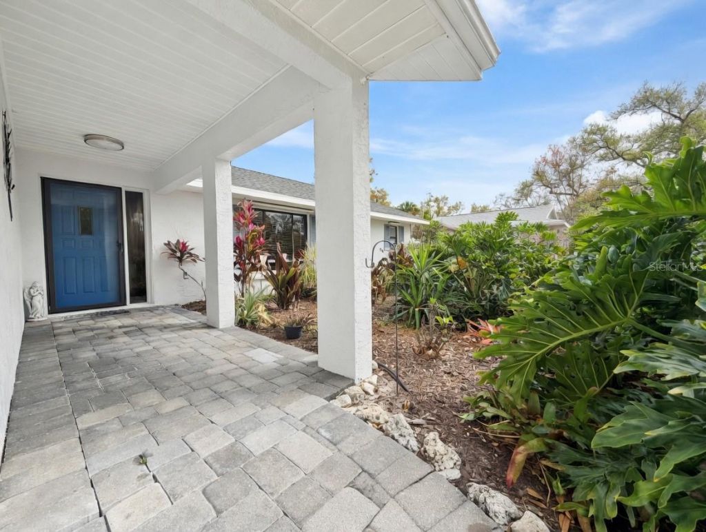 8425 Cypress Lake Circle, Sarasota, FL 34243 Photo