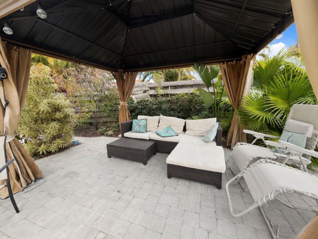 8425 Cypress Lake Circle, Sarasota, FL 34243 Photo