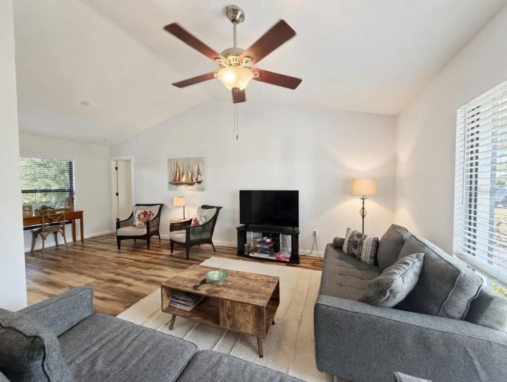 8425 Cypress Lake Circle, Sarasota, FL 34243 Photo