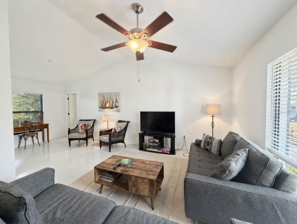 8425 Cypress Lake Circle, Sarasota, FL 34243 Photo