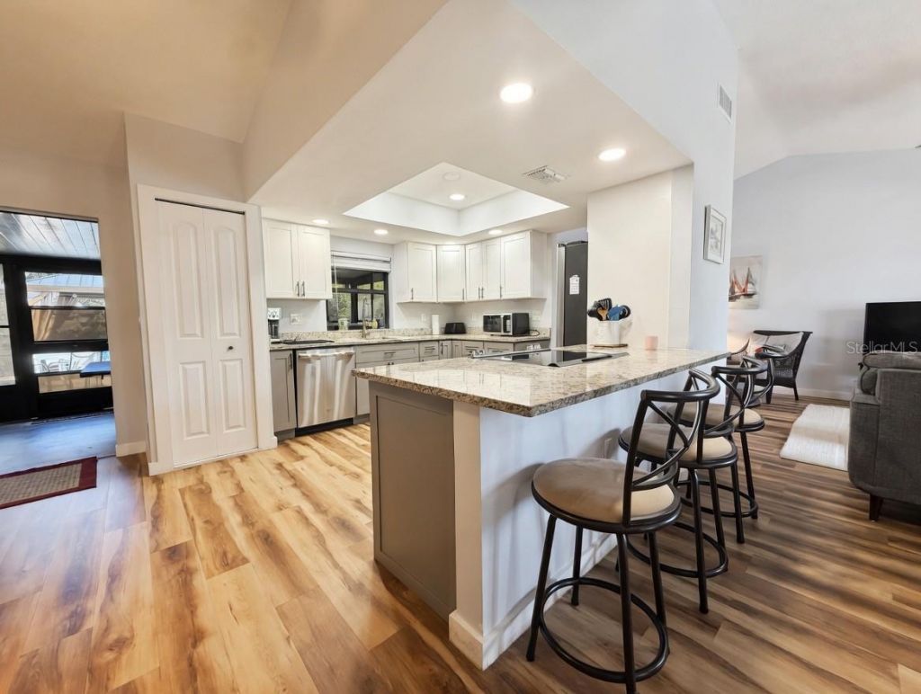 8425 Cypress Lake Circle, Sarasota, FL 34243 Photo