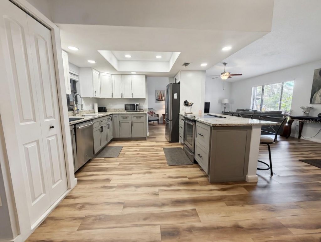 8425 Cypress Lake Circle, Sarasota, FL 34243 Photo