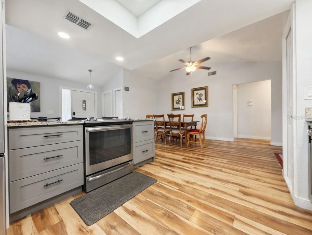 8425 Cypress Lake Circle, Sarasota, FL 34243 Photo