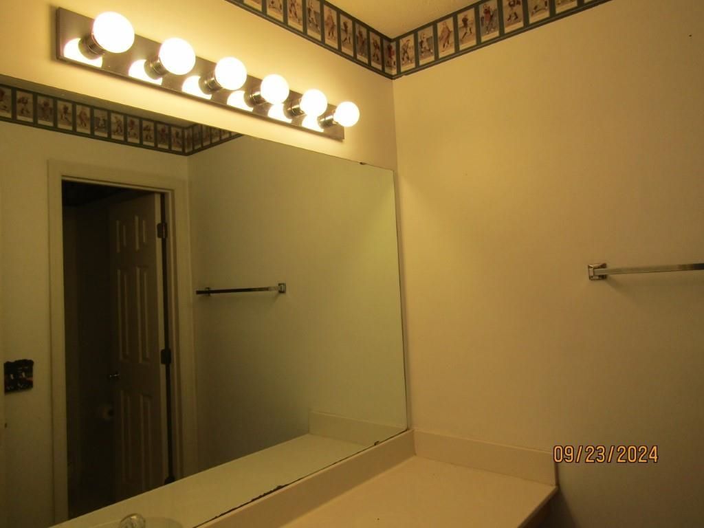 619 Tupelo Ln. Photo 13