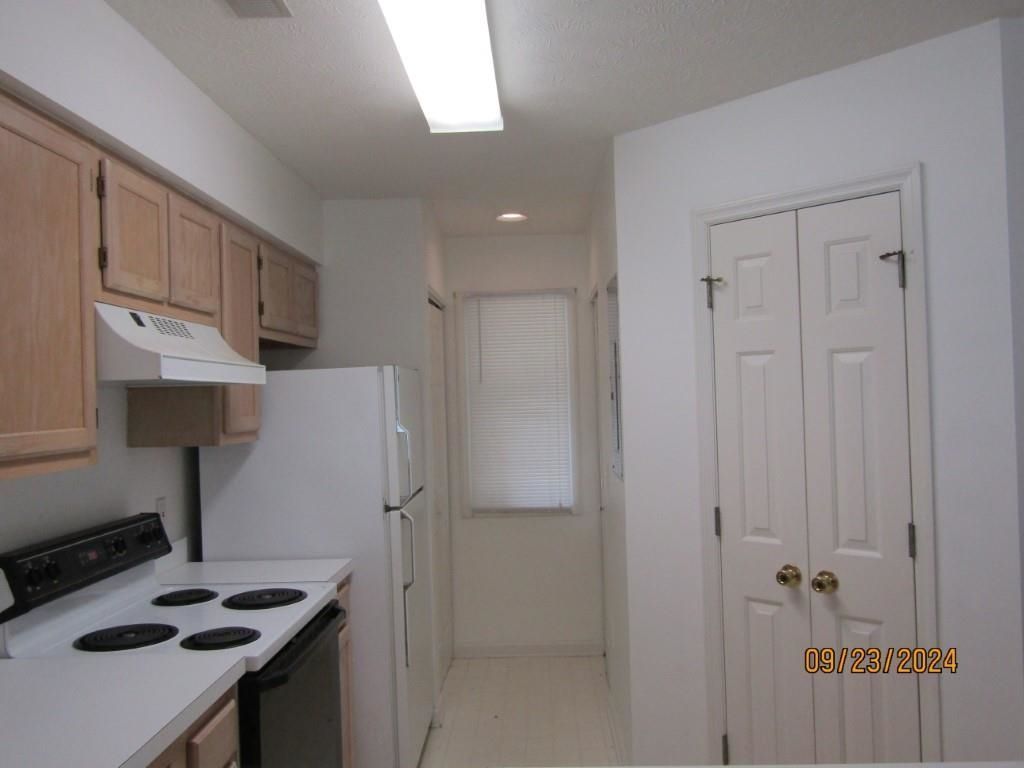 619 Tupelo Ln. Photo 4