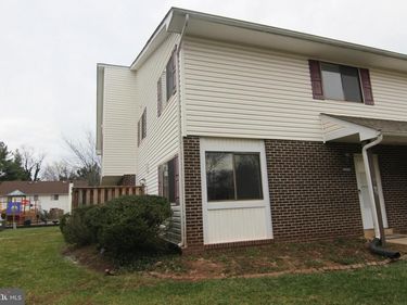 9008 SANDALWOOD DRIVE, Unit B, MANASSAS, VA 20110