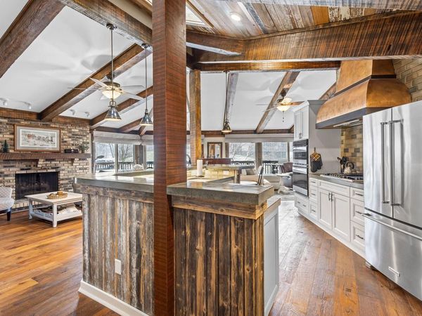 890 Windsor DRIVE, Unit 4, Fontana, WI 53125